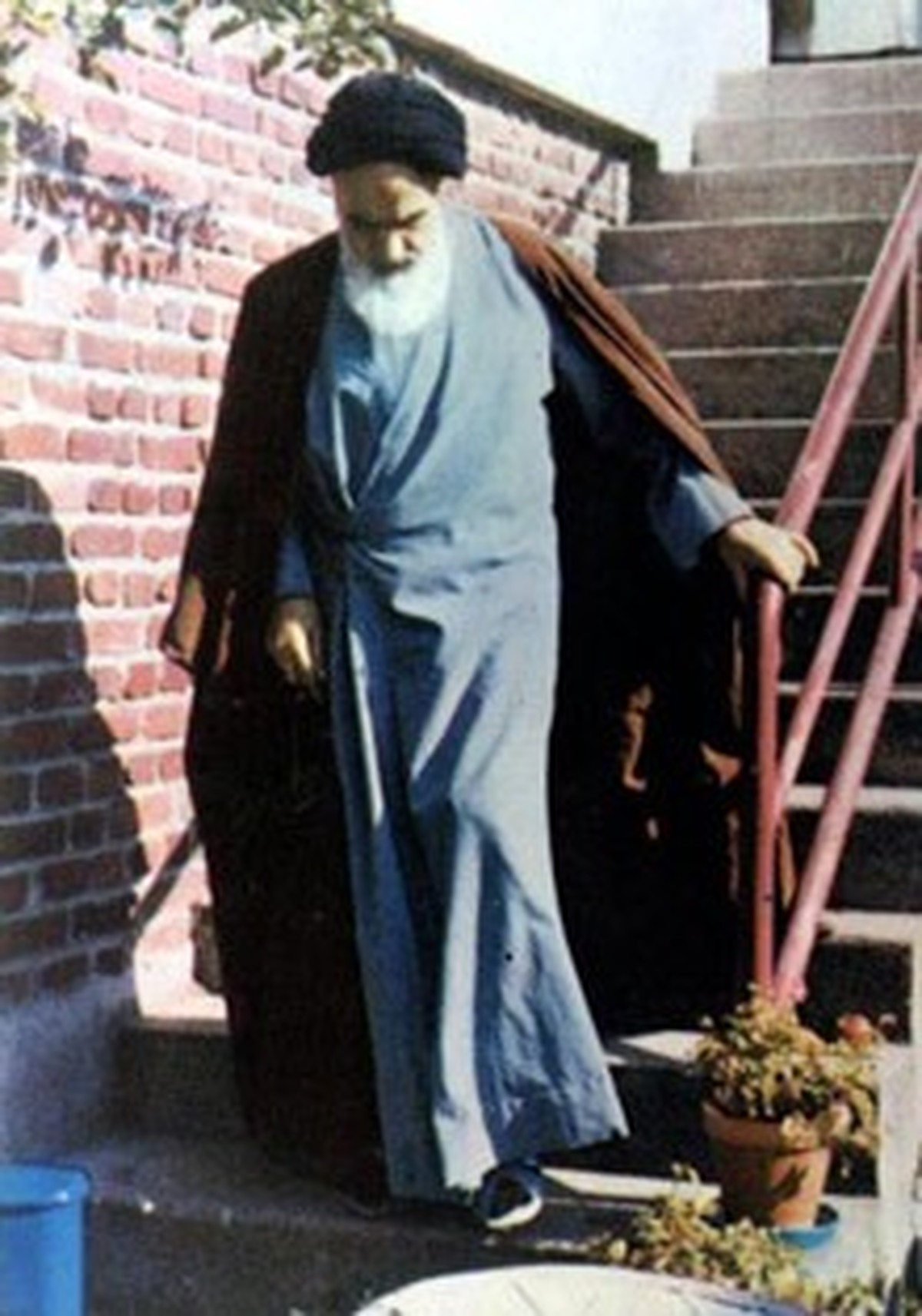 هجرت امام خمینی (ره) به پاریس چه پیامدهایی برای رژیم پهلوی داشت؟ 