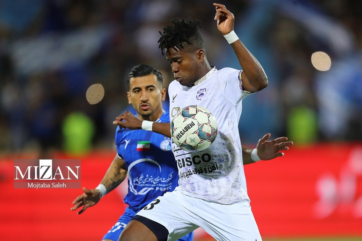 تساوی استقلال و چادرملو در نیمه نخست