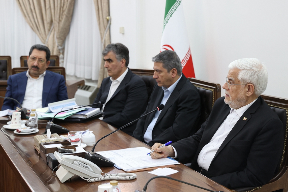 عارف: بخشی از مسائل بازار ارز مربوط به عملیات روانی بدخواهان ملت ایران است