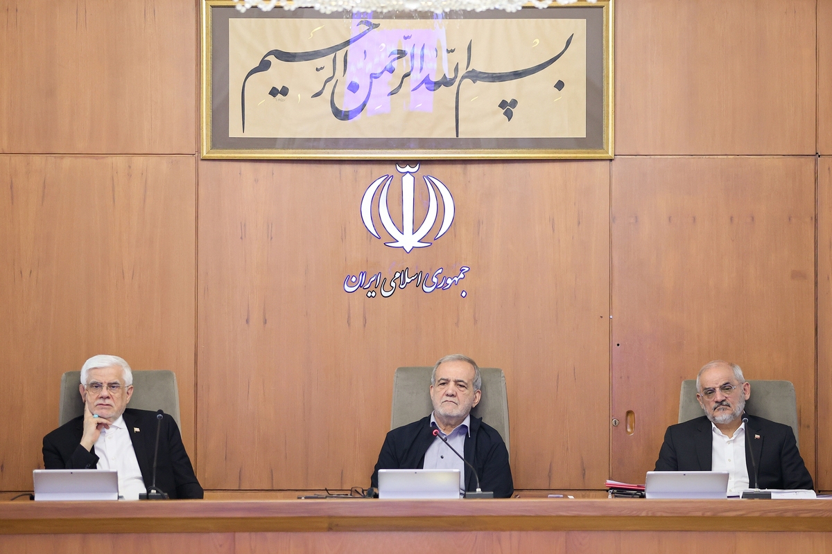 گزارش شهردار تهران در هیئت دولت درباره برنامه‌ریزی‌ها برای مکان‌یابی و تامین مسکن آسیب‌دیدگان از جنگ ۱۲ روزه