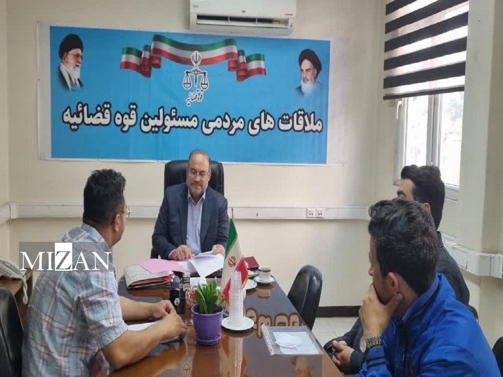 مدیر کل هماهنگی امور استان‌های معاونت اول قوه قضاییه و دادیار دادسرای دیوان‌عالی کشور در مرکز ارتباطات مردمی قوه قضاییه به مشکلات مراجعان رسیدگی کردند