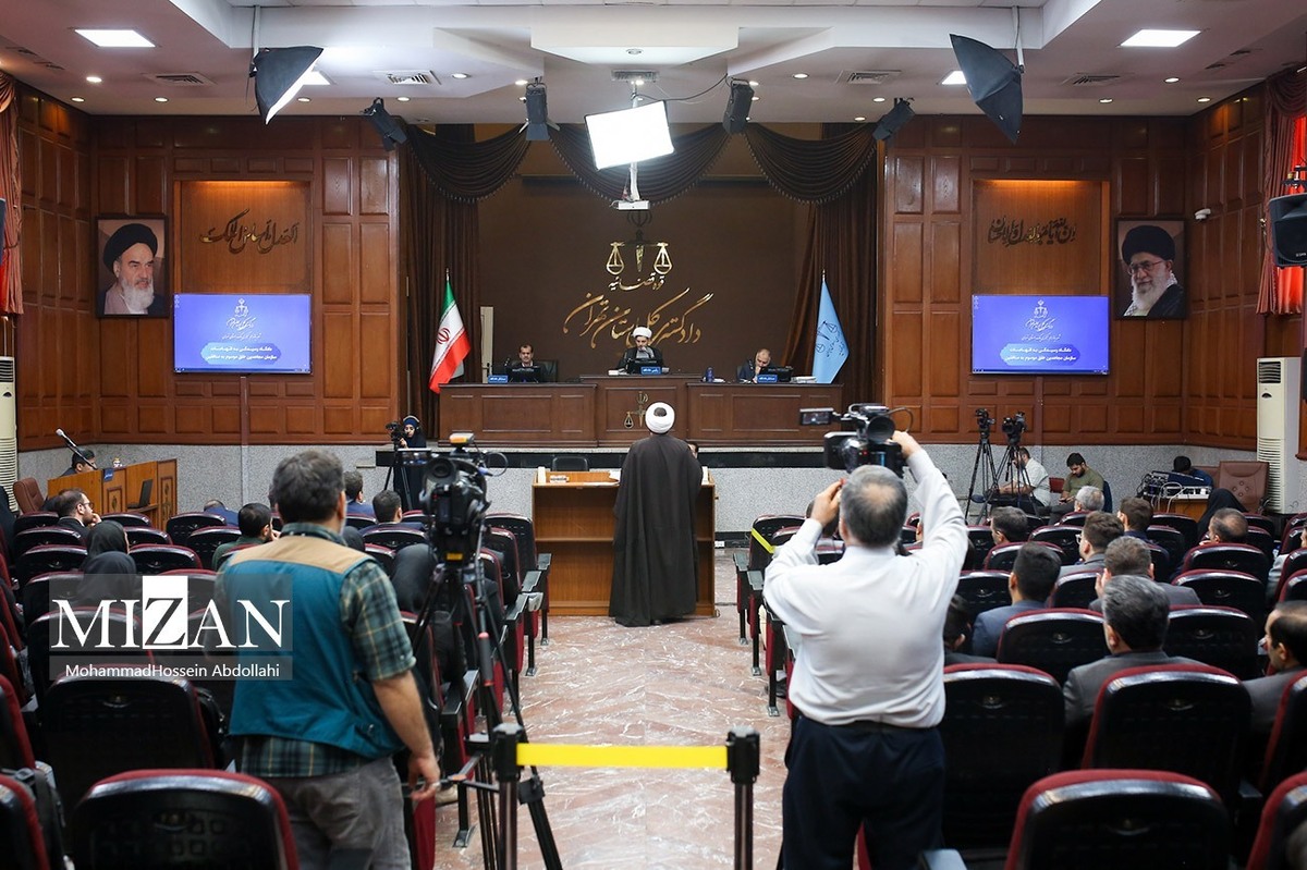 روایت وکیل شکات پرونده از جنایت منافقین و شهادت ۸ هزار ایرانی در عملیات چلچراغ/ کمک‌های نظامی صدام حسین به منافقین و تزریق نیرو و تجهیزات به ارتش عراق توسط رجوی