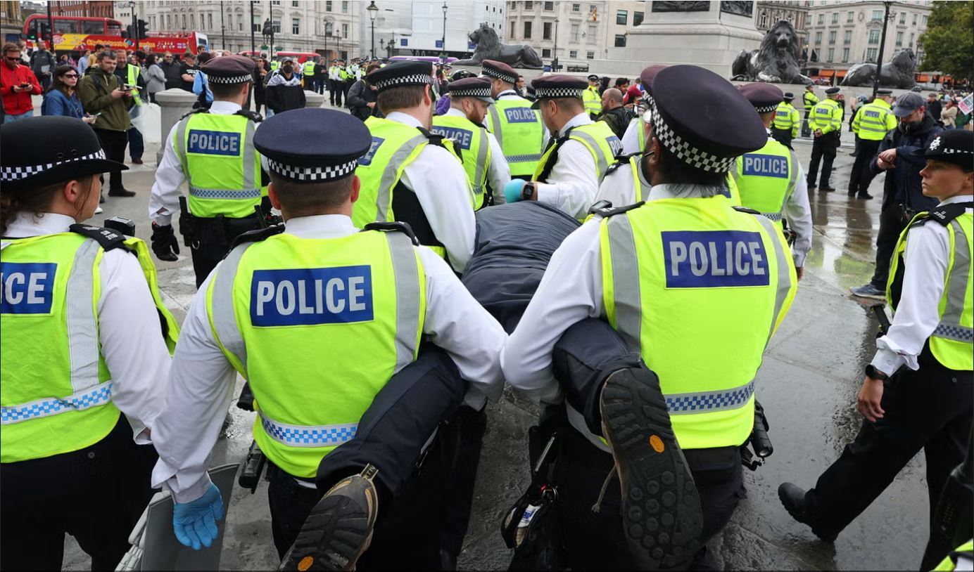 خشونت پلیس انگلیس به حامیان ناوگان صمود رسید