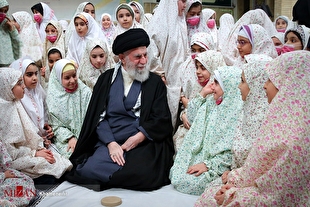 شبی که نوگلان ایران نماز واجبشان را در حسینیه امام خمینی خواندند