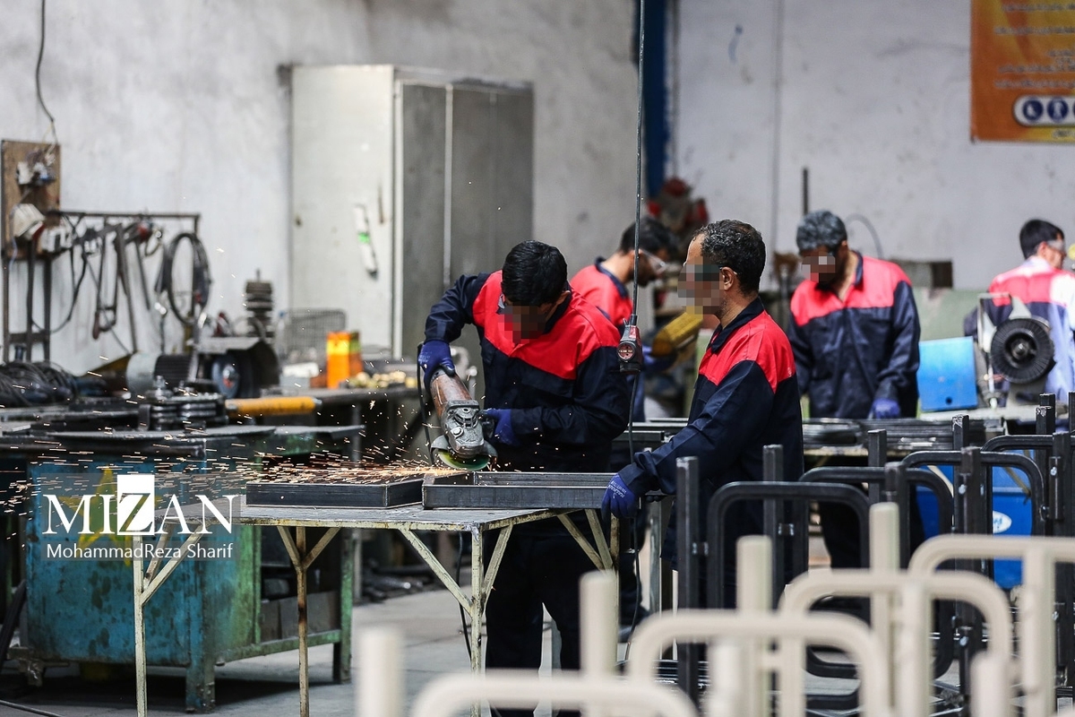 حرفه‌آموزی و اشتغال؛ کلید موفقیت زندانیان پس از عفو/فعالیت ۱۸ کارگاه حرفه‌آموزی در زندان دیزل‌آباد کرمانشاه/ روزانه ۱۴۰۰ زندانی رای باز به محل کار اعزام می‌شوند