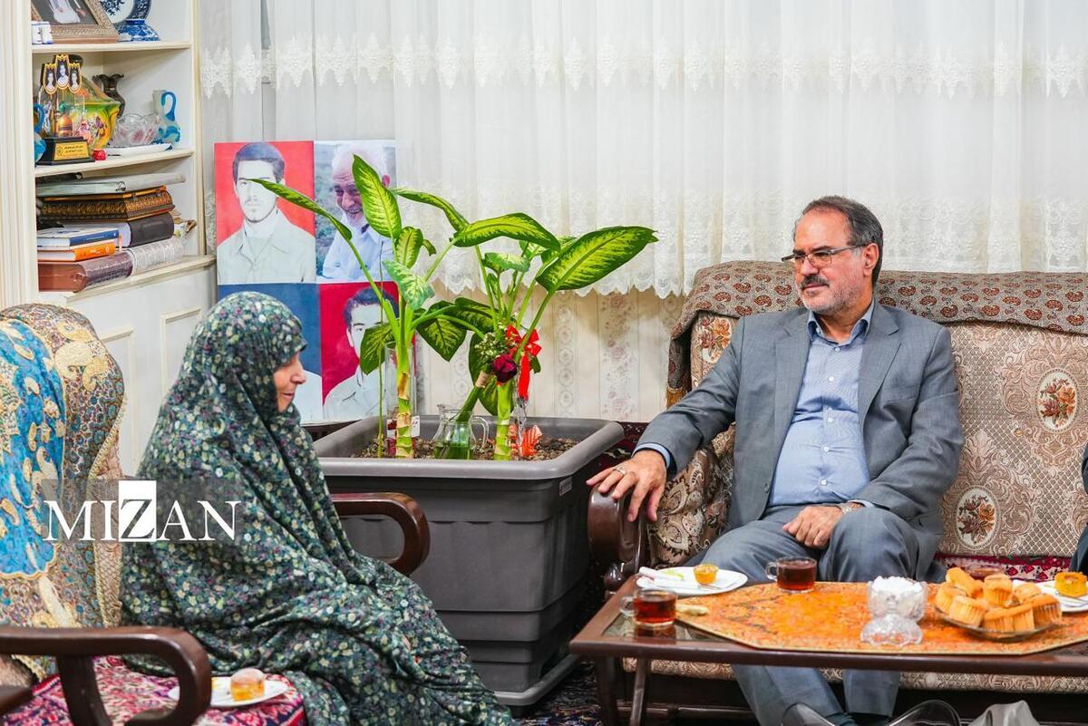 رئیس سازمان بازرسی کل کشور با خانواده شهیدان خالقی پور دیدار کرد