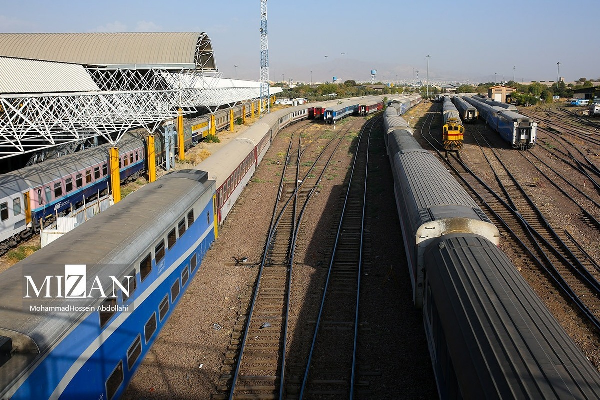 تاکید بر تحقق برنامه حمل ۵۴ میلیون تن بار توسط واحد‌های عملیاتی شرکت راه‌آهن