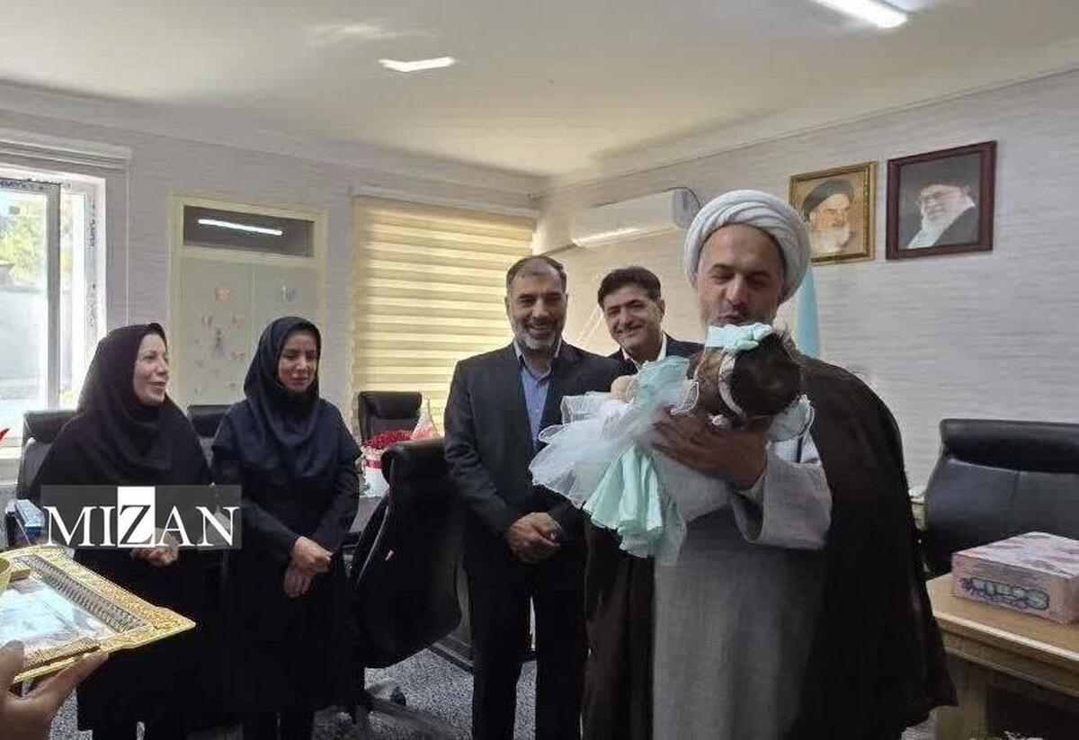 ۲ نوزاد در مجتمع شوق زندگی  استان زنجان به سرپرستان جدید تحویل داده شدند