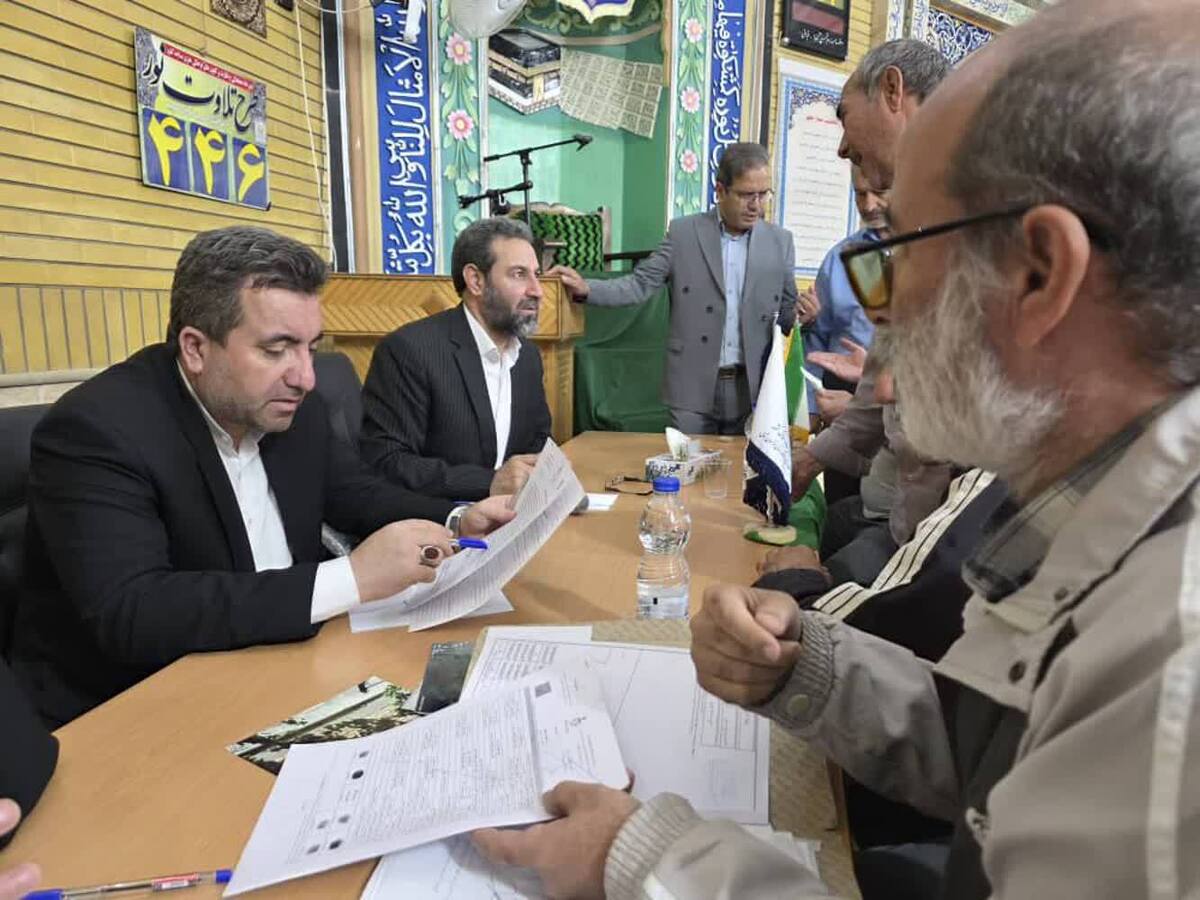 میز خدمت رئیس سازمان ثبت اسناد و املاک کشور در بجنورد برگزار شد