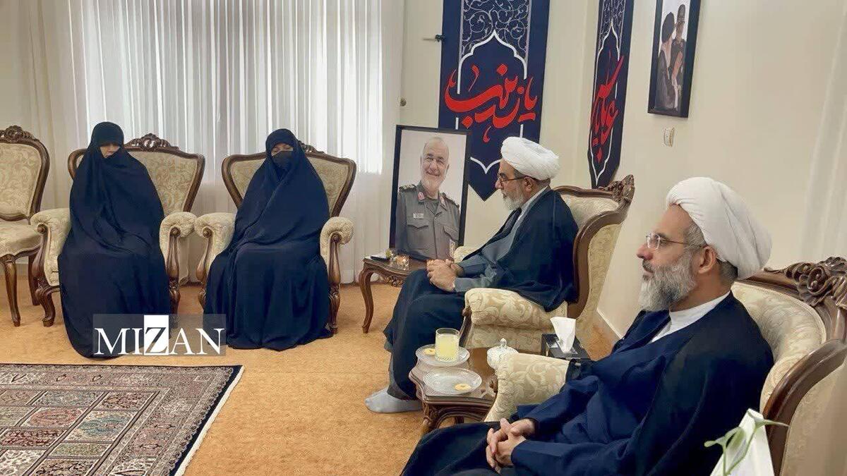 رئیس سازمان قضایی نیرو‌های مسلح کل کشور با خانواده شهید سردار حسین سلامی دیدار کرد