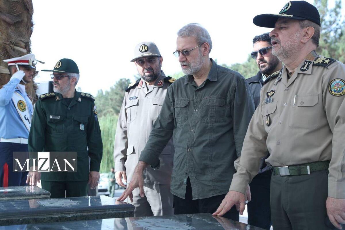 علی لاریجانی از موزه ملی انقلاب اسلامی و دفاع مقدس بازدید کرد + عکس
