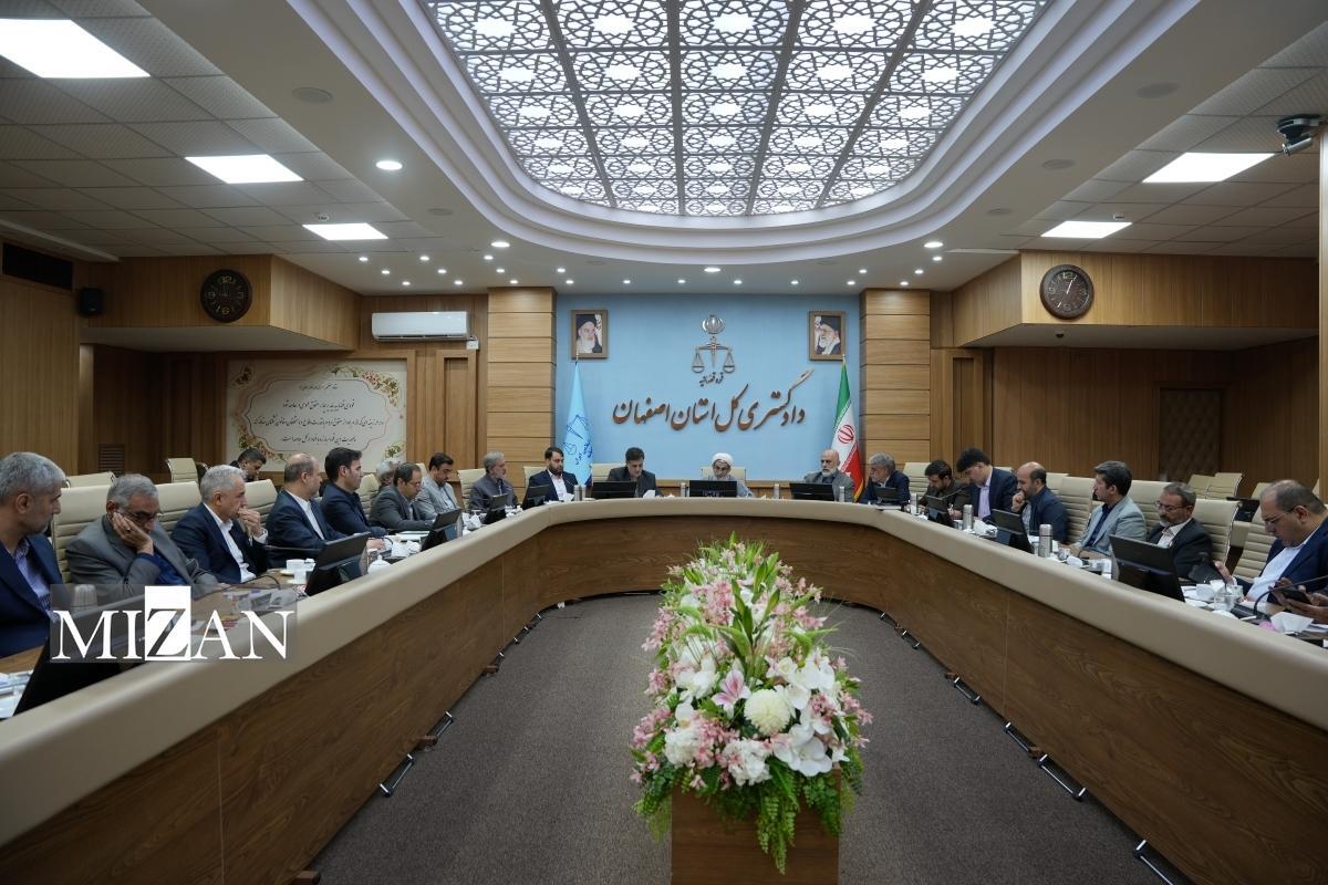 بررسی مشکلات صنایع نساجی و تولید لوازم خانگی در ستاد اقتصاد مقاومتی دادگستری اصفهان