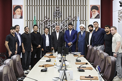 آزادی زندانی زن ورزشکار با حضور اعضای تیم ملی کشتی در دادگستری استان تهران