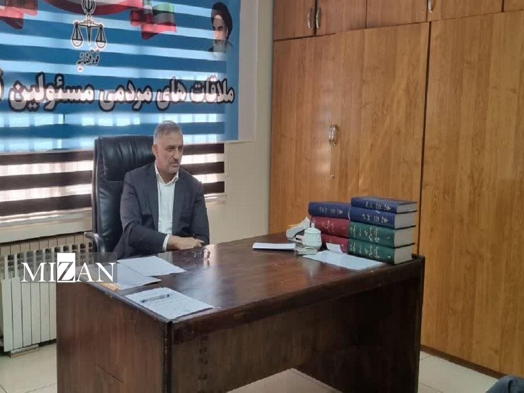 لرستانی سرپرست دادسرای ناحیه ۳۱ معاون حقوق عامه و پیشگیری از وقوع جرم دادستانی کل کشور و سرپرست دادسرای ناحیه ۳۱ در مرکز ارتباطات مردمی قوه قضاییه به درخواستهای مراجعان رسیدگی کردند