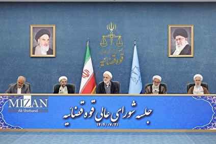 رئیس قوه قضاییه: دشمن درصدد فتنه‌انگیزی، فریبکاری، برجسته‌سازی مسائل کوچک و حق جلوه دادن باطل است؛ ناخواسته در زمین دشمن بازی نکنیم