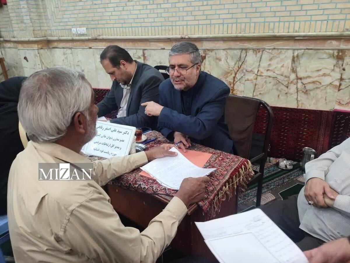 مدیرکل ارتباطات مردمی قوه قضاییه به مشکلات ۴۰ نفر از مراجعان در مسجد سپهسالار حسین (ع) رسیدگی کرد