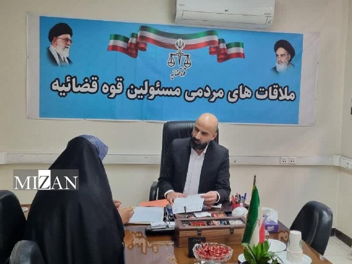 معاون نظارت بر جرایم مفاسد اقتصادی معاون اول قوه قضاییه در مرکز ارتباطات مردمی قوه قضاییه به مشکلات ۱۰ نفر از مراجعان رسیدگی کرد