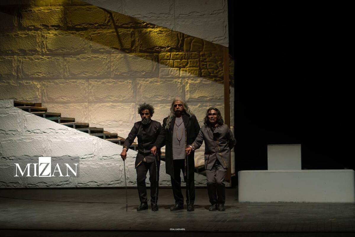 «ذرات آشوب» در جشنواره بین‌المللی تئاتر بغداد روی صحنه رفت