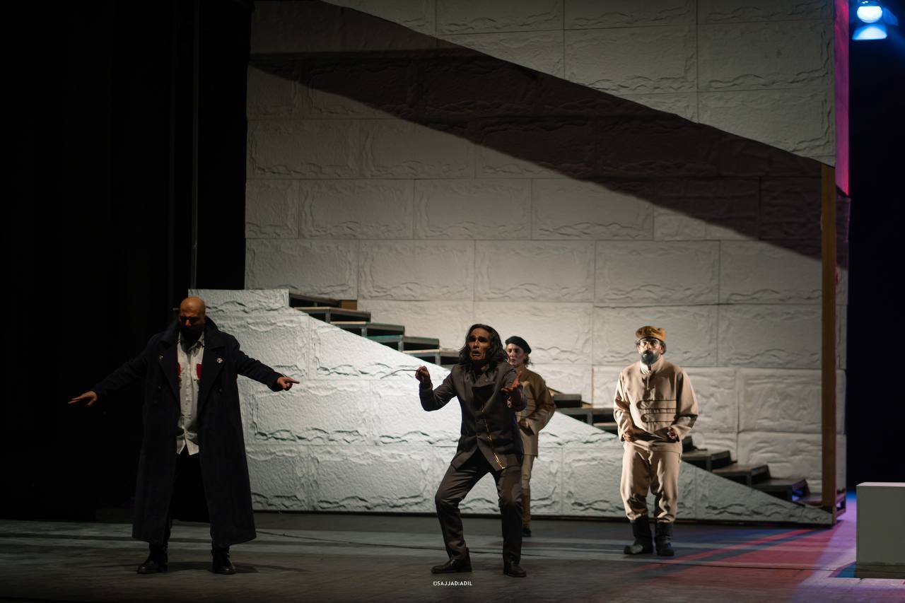 «ذرات آشوب» در جشنواره بین‌المللی تئاتر بغداد روی صحنه رفت