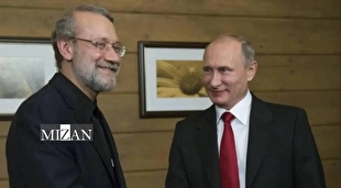 لاریجانی در دیدار با پوتین پیام رهبر انقلاب را به وی تقدیم کرد