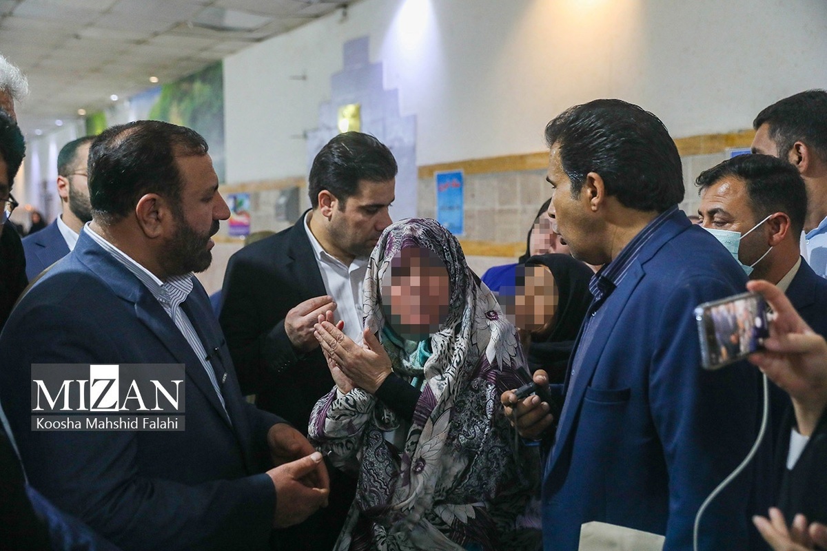 آزادی ۱۸۵ زندانی در پی بازدید دادستان تهران و ۱۶۳ قاضی از ندامتگاه‌های استان / دیدار چهره‌به‌چهره با مددجویان و بررسی ۳۲۵۰ درخواست قضایی