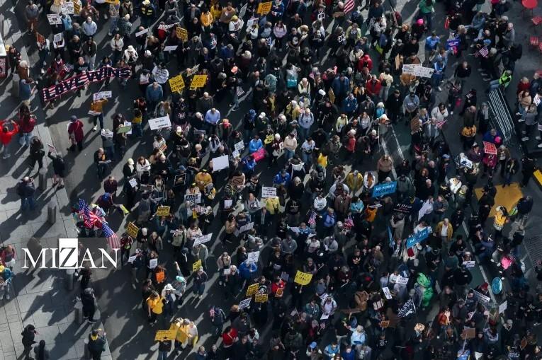 نه آمریکاییها به پادشاه؛ جنگ برای آزادی بیان به خیابانهای ۳ هزار شهر آمریکا کشیده شد نه آمریکاییها به پادشاه؛ جنگ برای آزادی بیان به خیابانهای ۳ هزار شهر آمریکا کشیده شد