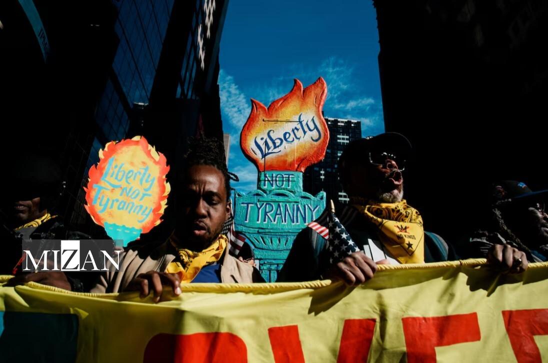 نه آمریکاییها به پادشاه؛ جنگ برای آزادی بیان به خیابانهای ۳ هزار شهر آمریکا کشیده شد نه آمریکاییها به پادشاه؛ جنگ برای آزادی بیان به خیابانهای ۳ هزار شهر آمریکا کشیده شد