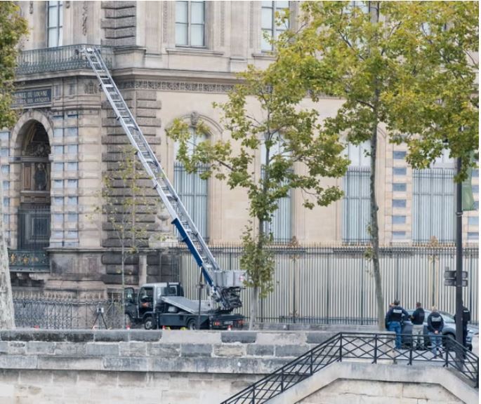 دستبرد به موزه لوور جزئیات دستبرد به موزه لوور؛ سارقان ۸ قطعه جواهرات سلطنتی را دزدیدند