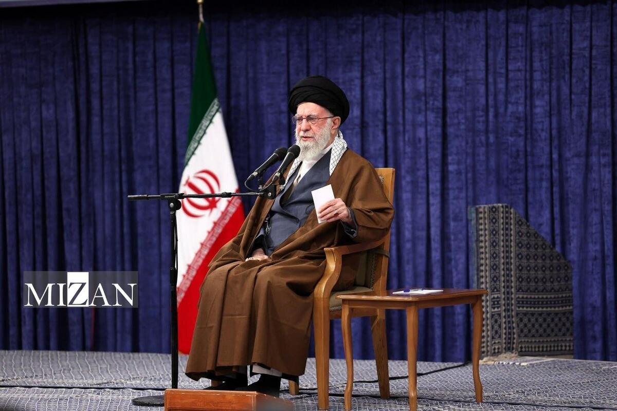 رهبر انقلاب خطاب به رئیس جمهور آمریکا: اصلاً شما چه کاره هستی؟!/ یاوه‌گویی‌های سخیف رئیس جمهور آمریکا، تلاش برای روحیه دادن به صهیونیست‌های مأیوس