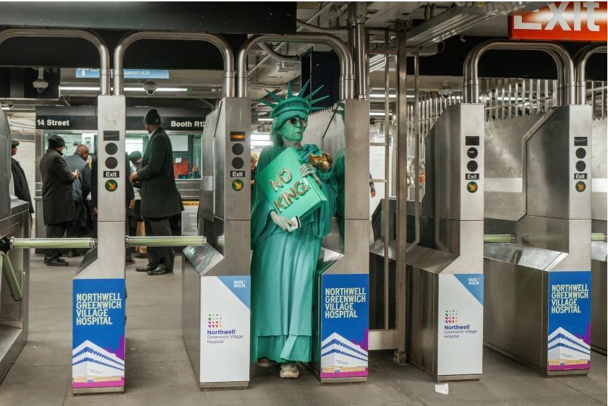 تظاهرات ضد ترامپ نه به پادشاه؛ زنگخطری برای ترامپ در جامعه آمریکا