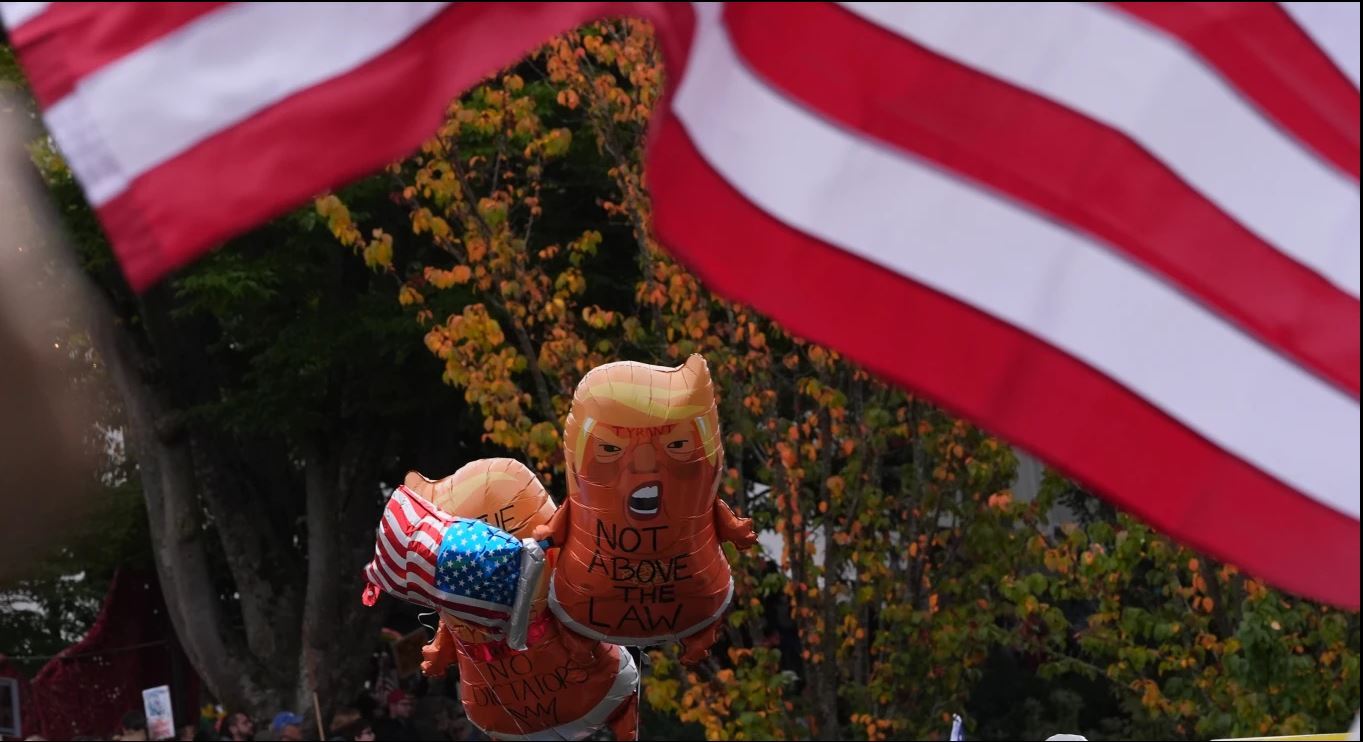 تظاهرات علیه ترامپ نه به پادشاه؛ زنگخطری برای ترامپ در جامعه آمریکا