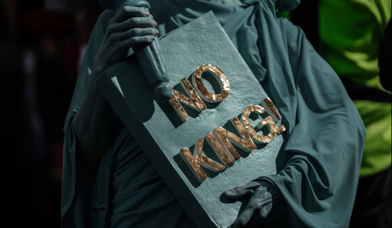 تظاهرات در آمریکا نه به پادشاه؛ زنگخطری برای ترامپ در جامعه آمریکا