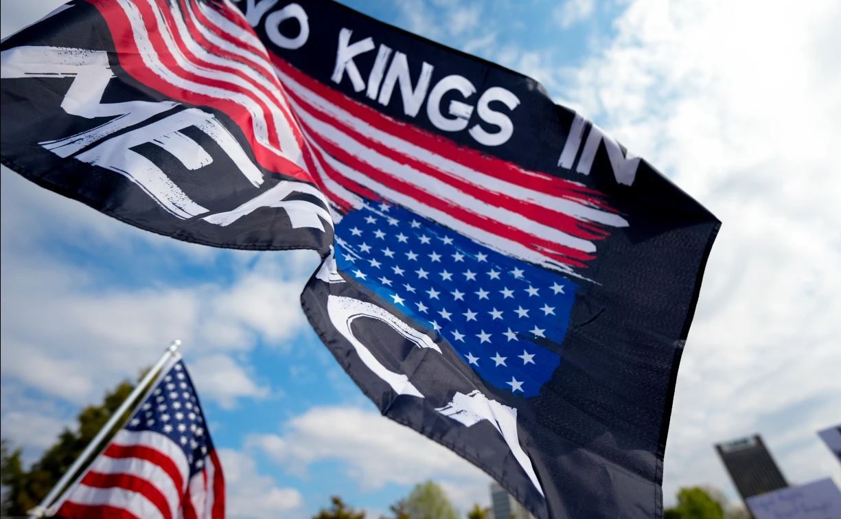 نو کینگز نه به پادشاه؛ زنگخطری برای ترامپ در جامعه آمریکا