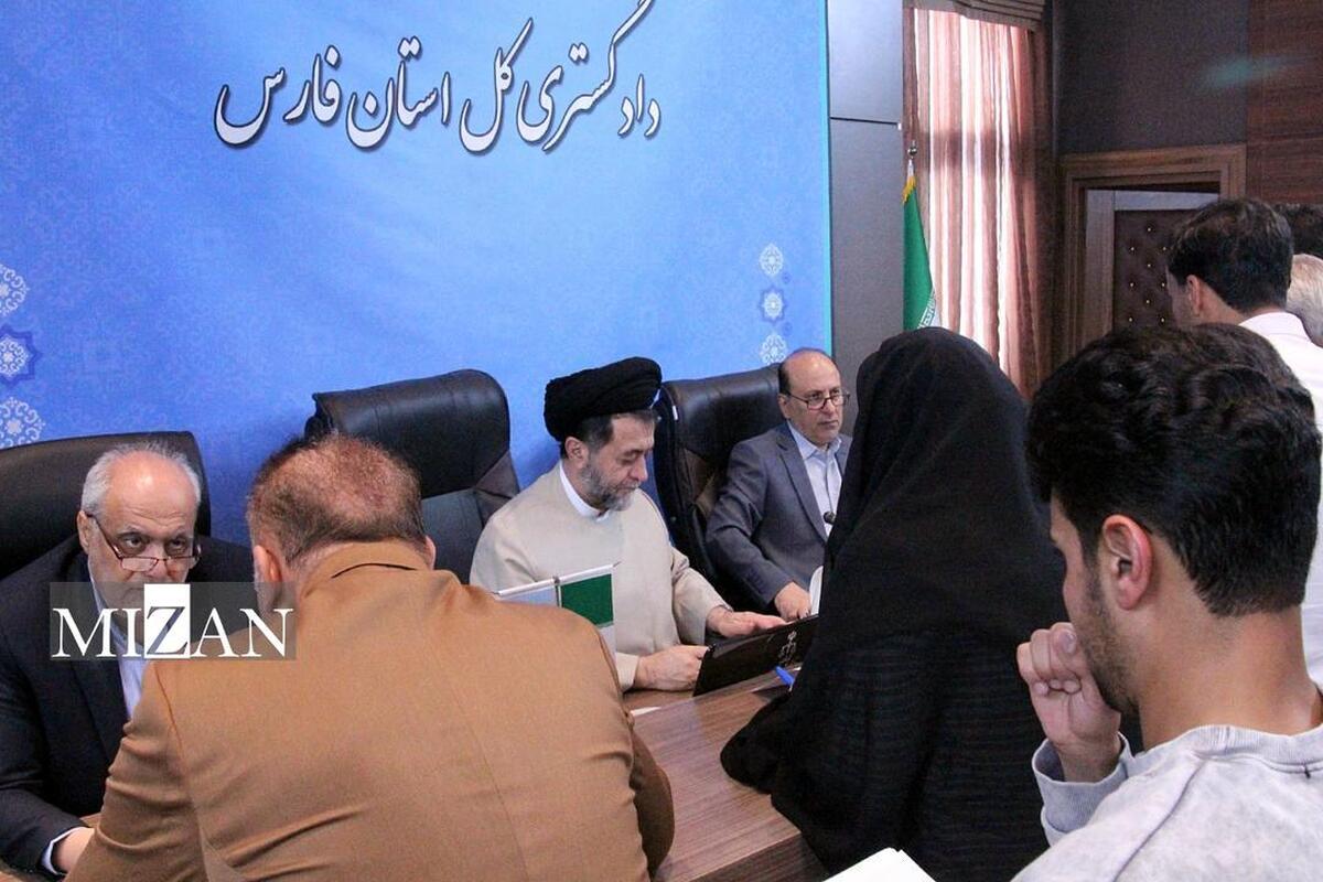 رئیس کل دادگستری و دادستان مرکز استان فارس مشکلات قضایی۱۹۳ نفر از مراجعان را بررسی کردند