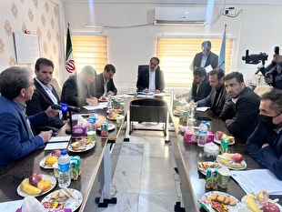 پروژه راه آهن استقرار پایانه بین شهری نصب دستگاه های ایکس ری در گمرک و مسائل مربوط به منطقه آزاد مهران و پایانه های مسافربری بررسی شد