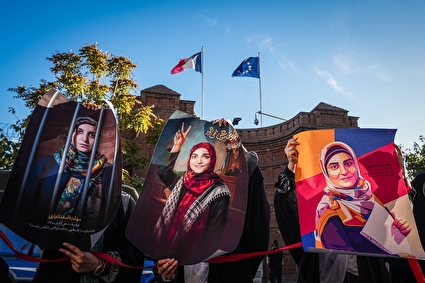 تجمع اعتراضی دانشجویان مقابل سفارت فرانسه