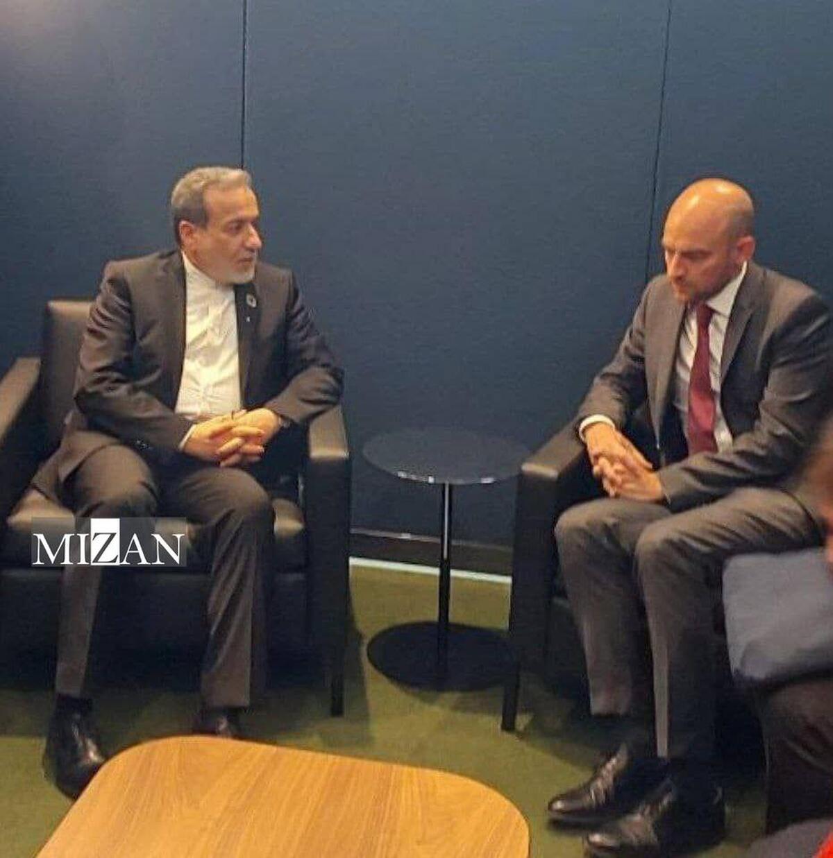 رایزنی عراقچی با وزیر خارجه فرانسه درباره موضوع هسته‌ای