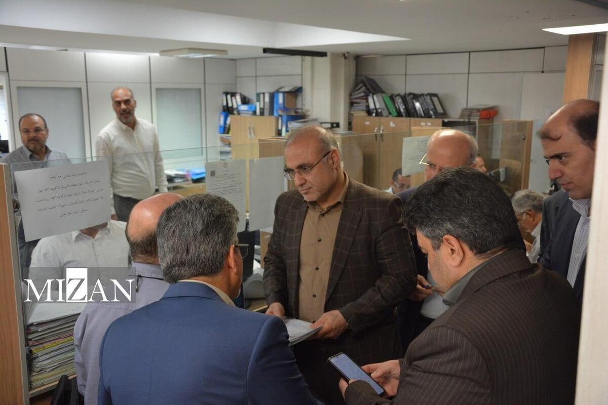 معاون اقتصادی سازمان بازرسی از اداره کل امور مالیاتی غرب تهران بازدید کرد