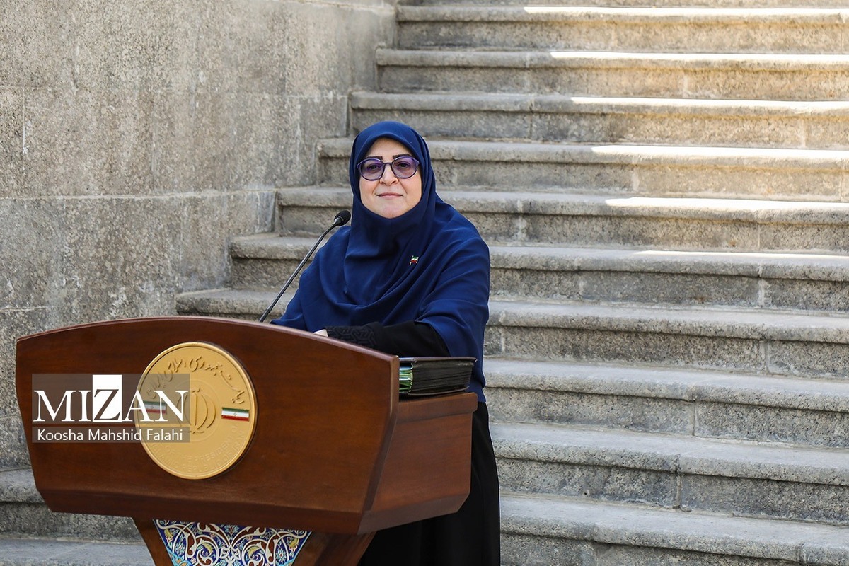 سخنگوی دولت: معاون اول رئیس جمهور نسبت به حضور بیشتر در جمع خبرنگاران به وزرا تذکر داده است/ پیگیری گسترش میادین میوه و تره‌بار در سایر شهرها