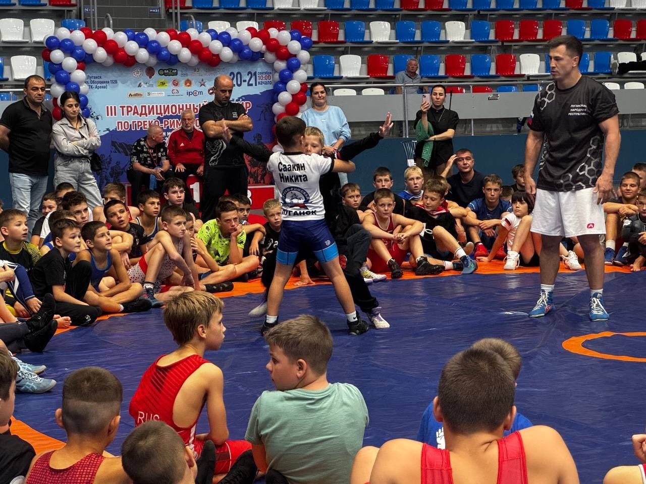 انتقال تجربه نسل طلایی کشتی روسیه به نسل آینده در لوگانسک انتقال تجربه نسل طلایی کشتی روسیه به نسل آینده در لوگانسک