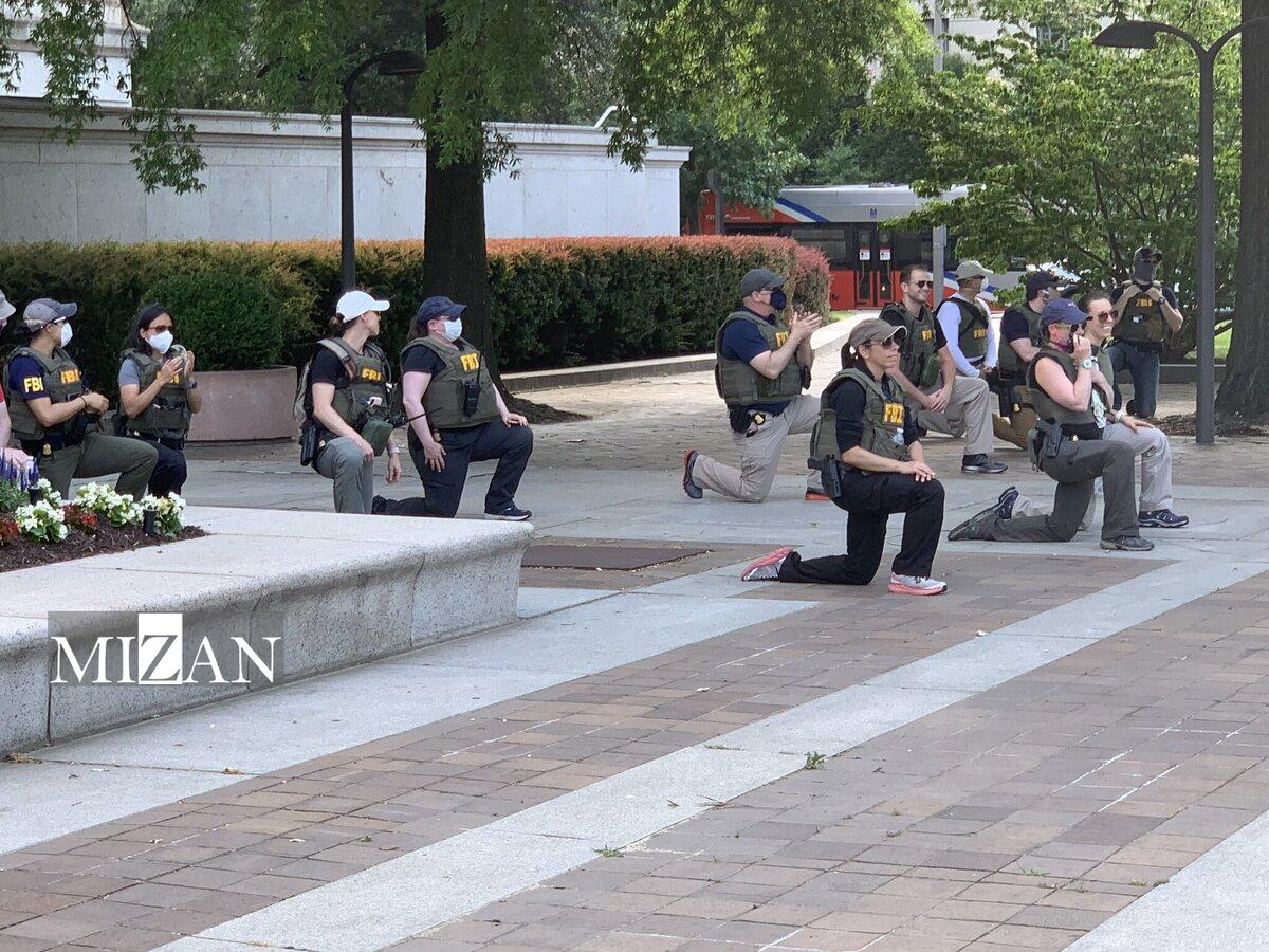 اخراج دست‌کم ۱۲ مامور اف‌بی‌آی به دلیل احترام به معترضان قتل فلوید