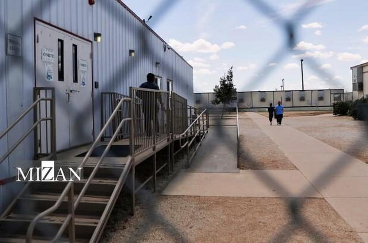 محروم‌سازی کودکان مهاجر از آب تمیز و خواب کافی در بازداشتگاه خانوادگی تگزاس آمریکا