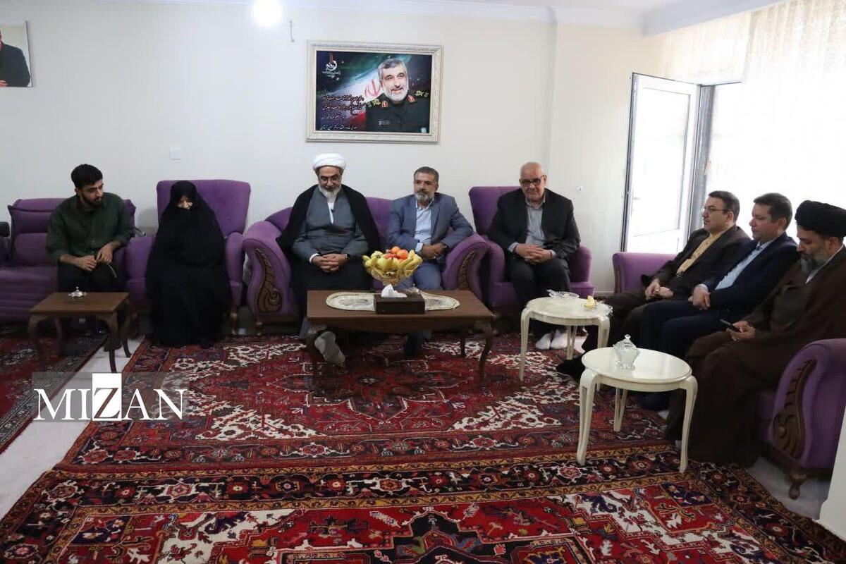 رئیس سازمان قضایی نیرو‌های مسلح کل کشور با خانواده سردار شهید امیرعلی حاجی‌زاده دیدار کرد