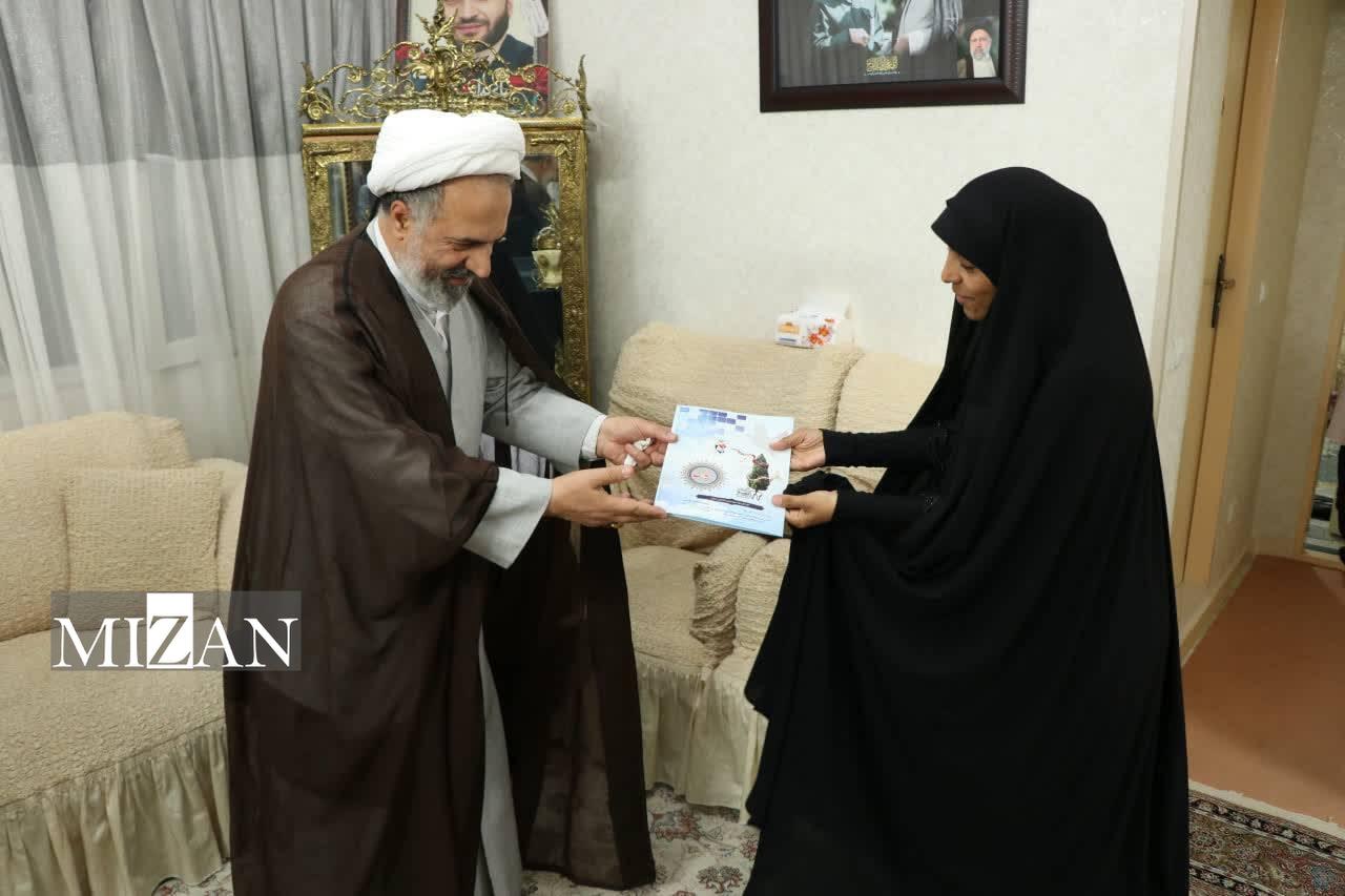 رئیس کل دادگستری زنجان به درخواست قضایی مراجعان در ملاقات مردمی مسجد امام رضا(ع) منطقه اراضی پایین کوه  رسیدگی کرد