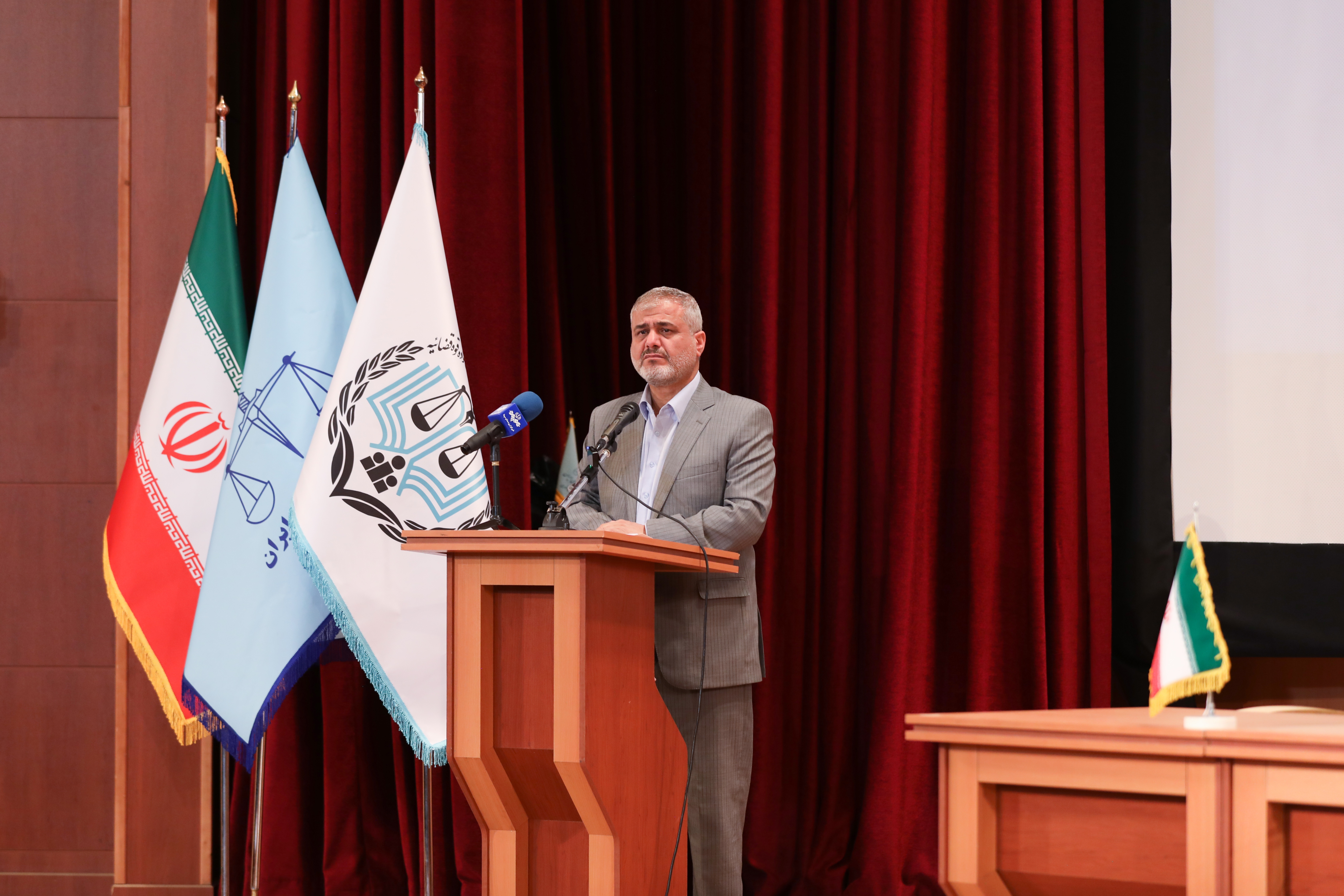 همایش نبرد حقوقی علیه جنایات بین المللی