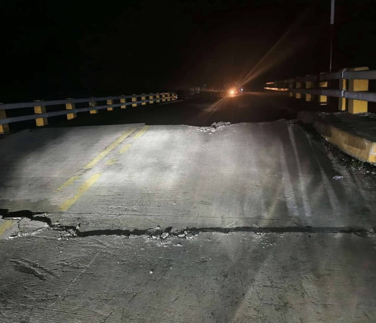 زمین لرزه ۶.۹ ریشتری در فیلیپین؛ ده‌ها نفر جان باختند