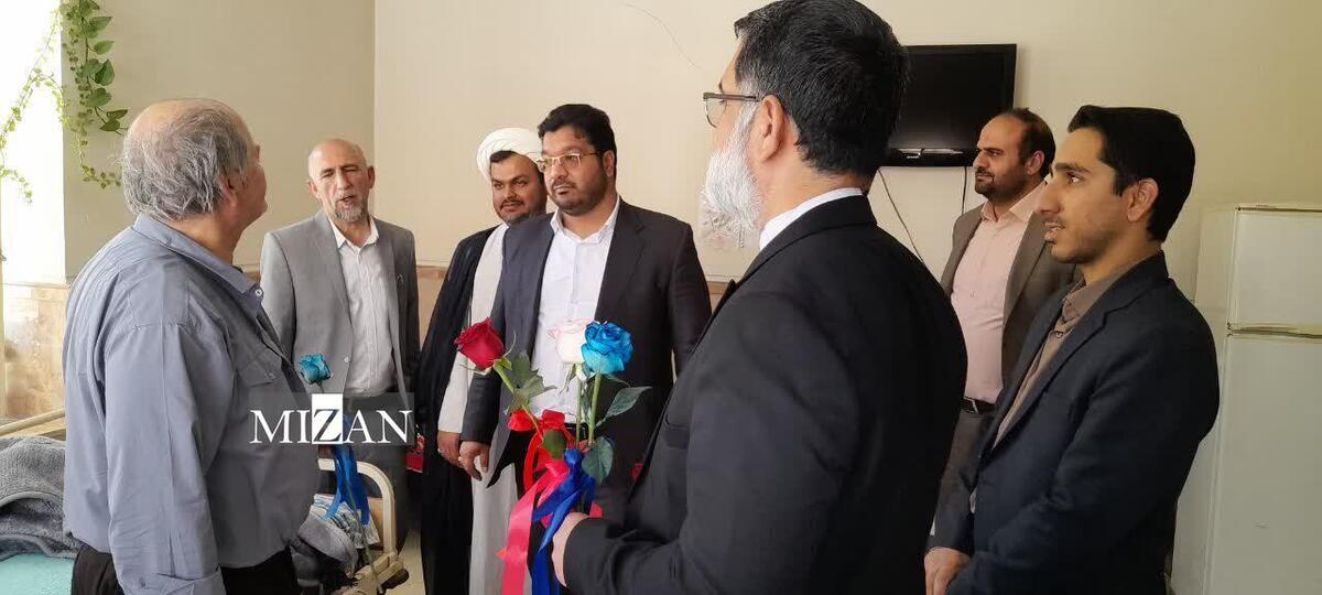 مسئولان قضایی مهریز به همراه جمعی از قضات از خانه سالمندان نشاط بازدید کردند