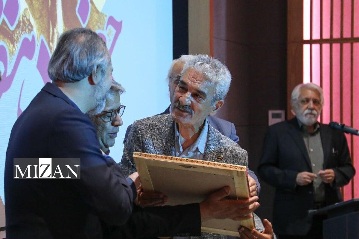 نشان درجه‌ یک هنری به «جعفر دهقان» اهدا شد