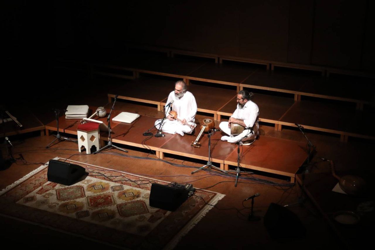 استقبال از هشتمین طرز تازه/ همنوازان سایه موسیقی ایرانی را در تالار رودکی طنین انداز کرد استقبال از هشتمین طرز تازه/ همنوازان سایه موسیقی ایرانی را در تالار رودکی طنین انداز کرد