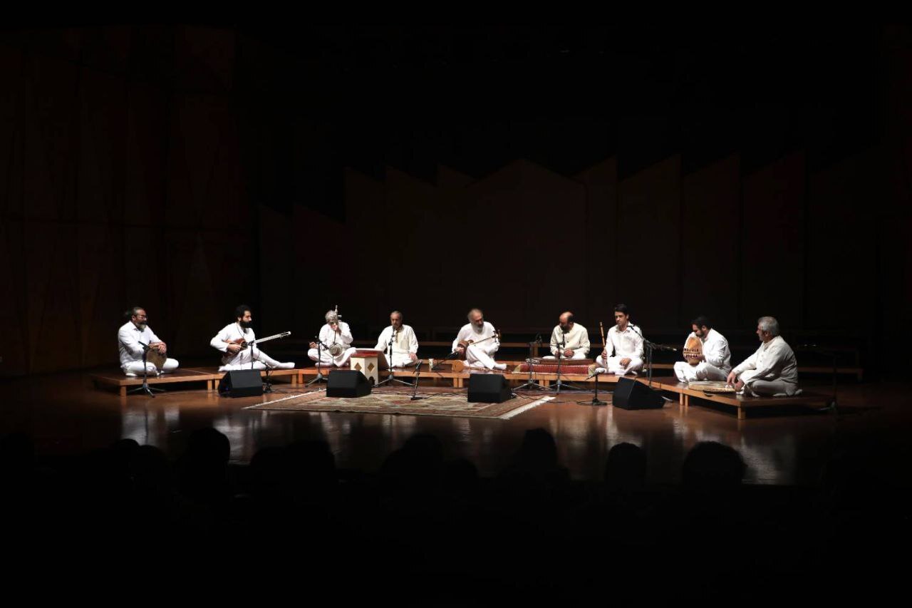 استقبال از هشتمین طرز تازه/ همنوازان سایه موسیقی ایرانی را در تالار رودکی طنین انداز کرد استقبال از هشتمین طرز تازه/ همنوازان سایه موسیقی ایرانی را در تالار رودکی طنین انداز کرد